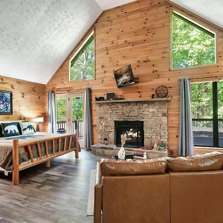 Boogie Bear- Honeymoon Cabin